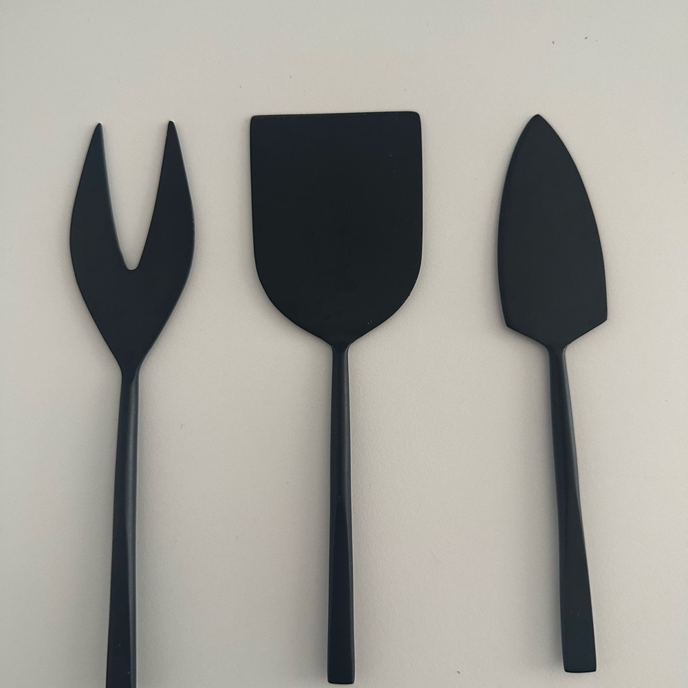 Crate&Barrel Black Cheese Knives Set